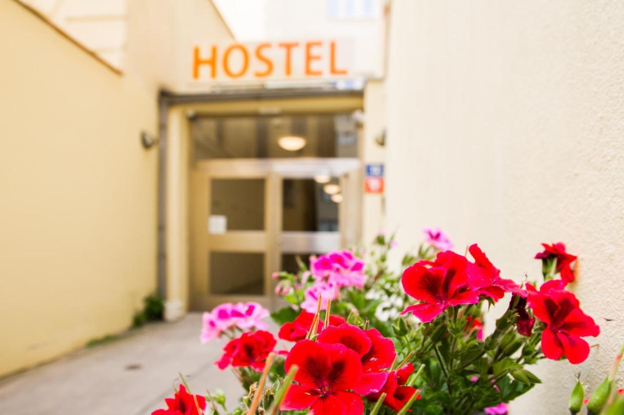 Hostel Mandarinka Prága Kültér fotó
