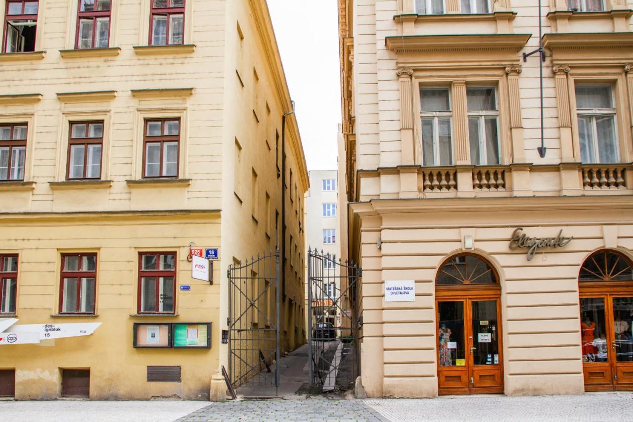 Hostel Mandarinka Prága Kültér fotó