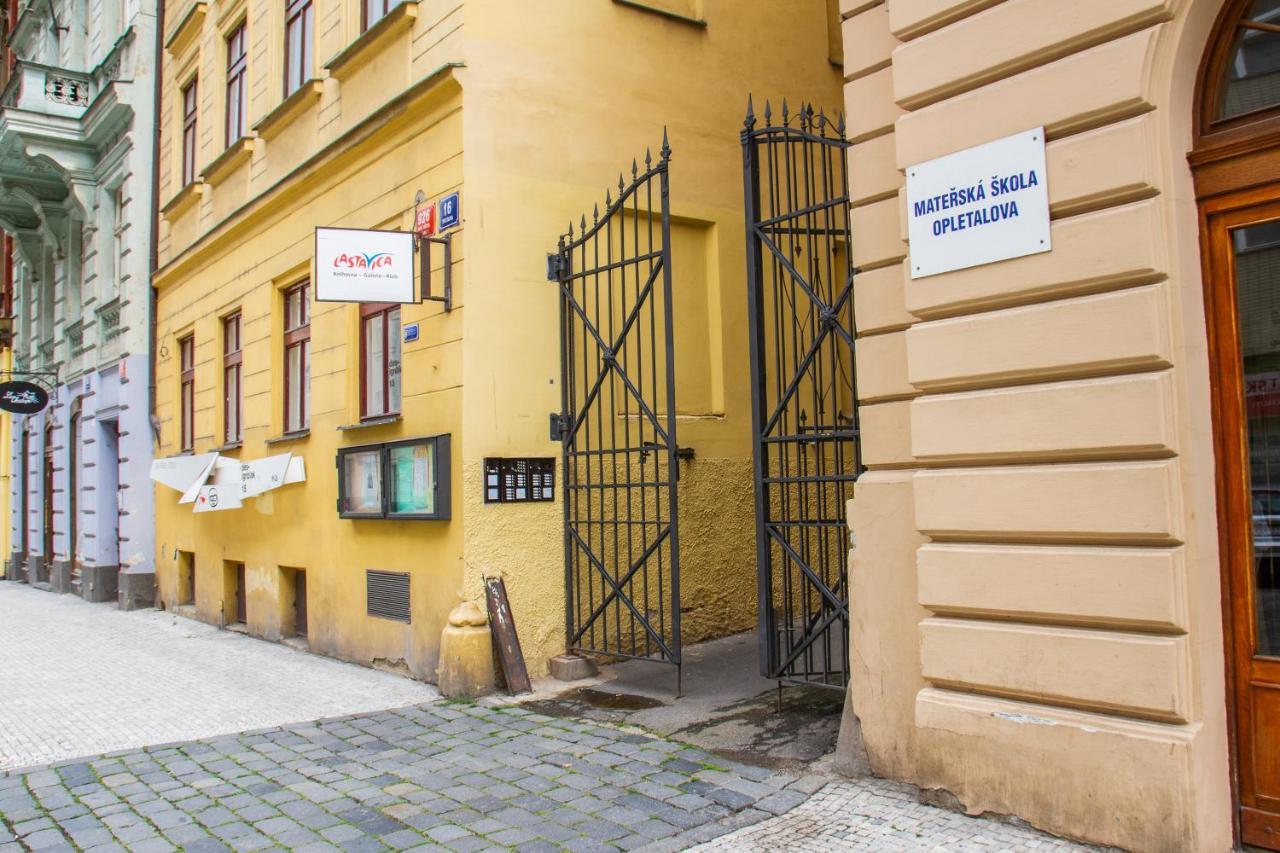 Hostel Mandarinka Prága Kültér fotó